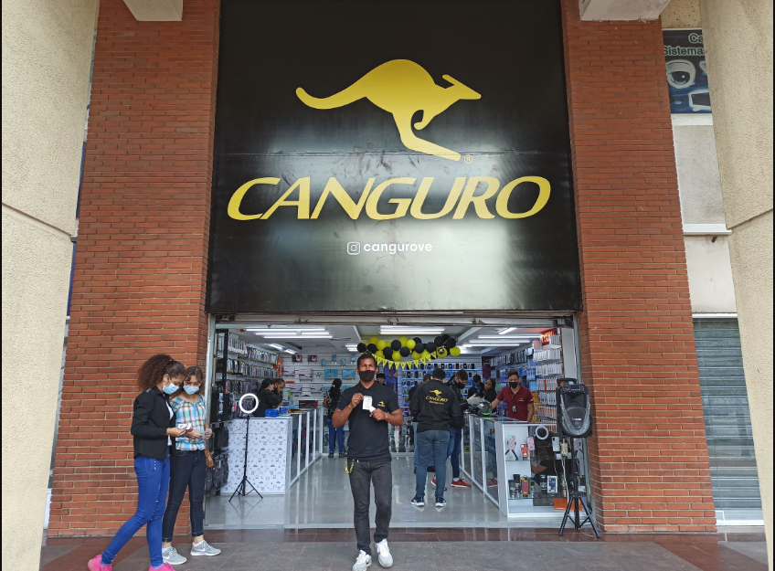 Fachada de Canguro C. C. Aventura Plaza